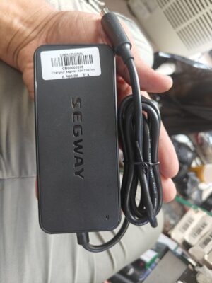 شاحن بطارية Segway 42V 71W بقابس DC أسطواني، منظر علوي مع الكابل